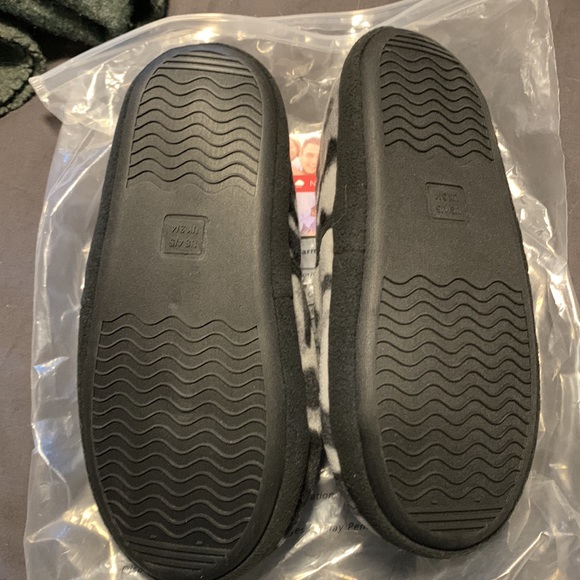 FREE W/PURCHASE OF $10 or MORE! LA PLAGE Slippers 4-5 Camouflage Indoor/Outdoor - Picture 4 of 5